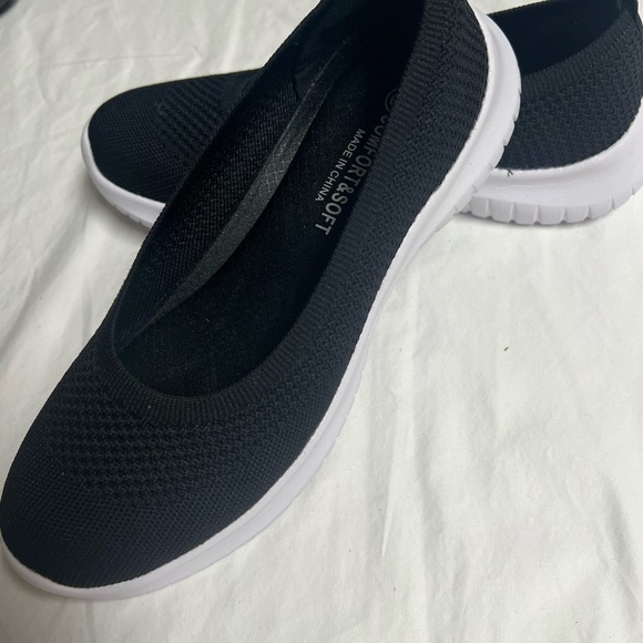 COMFORT & SOFT LADIES BLACK AND WHITE CASUAL SLIP-ON WALKING FLAT SHOES 
SIZE 8 - Picture 1 of 8